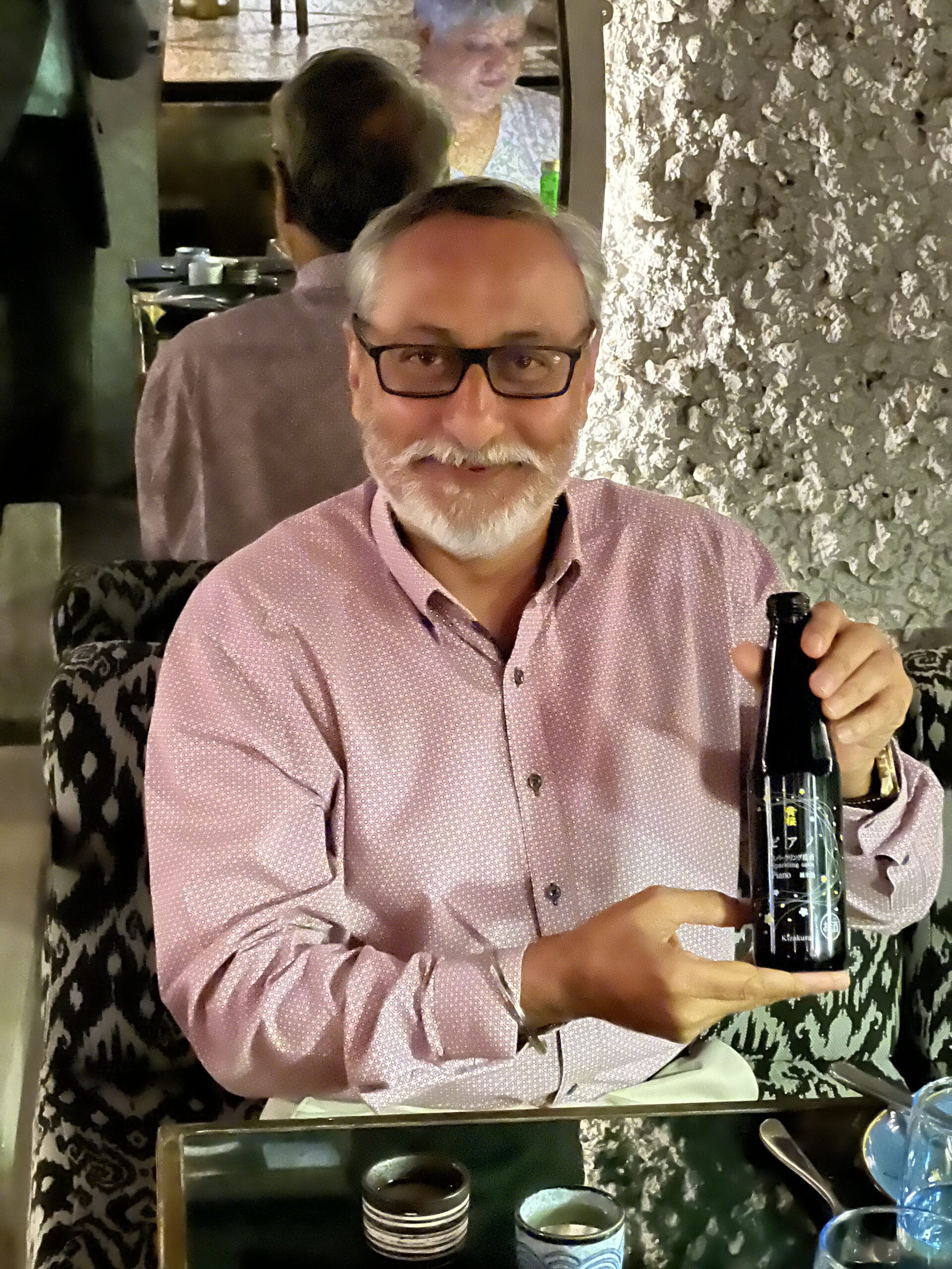 a guest holding kizakura piano sparkling sake