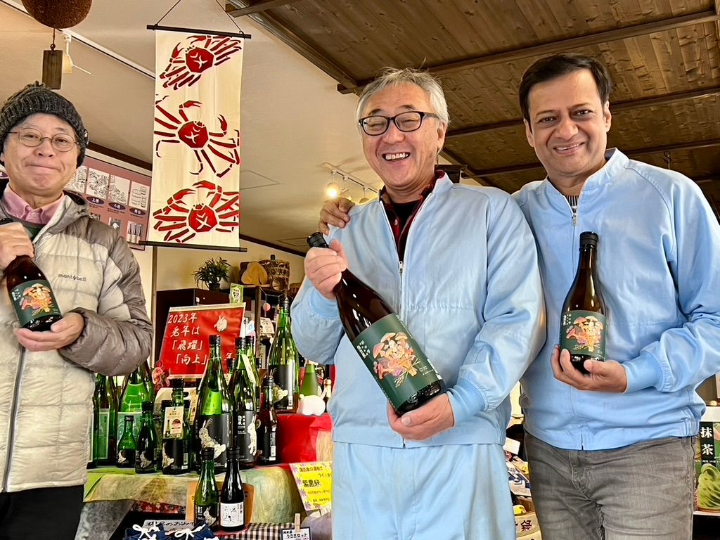 Ravi Joshi (R) at Suwaizmi Sake Brewery with Managing Director Masahiko Touda (L) and the the Toji (M)